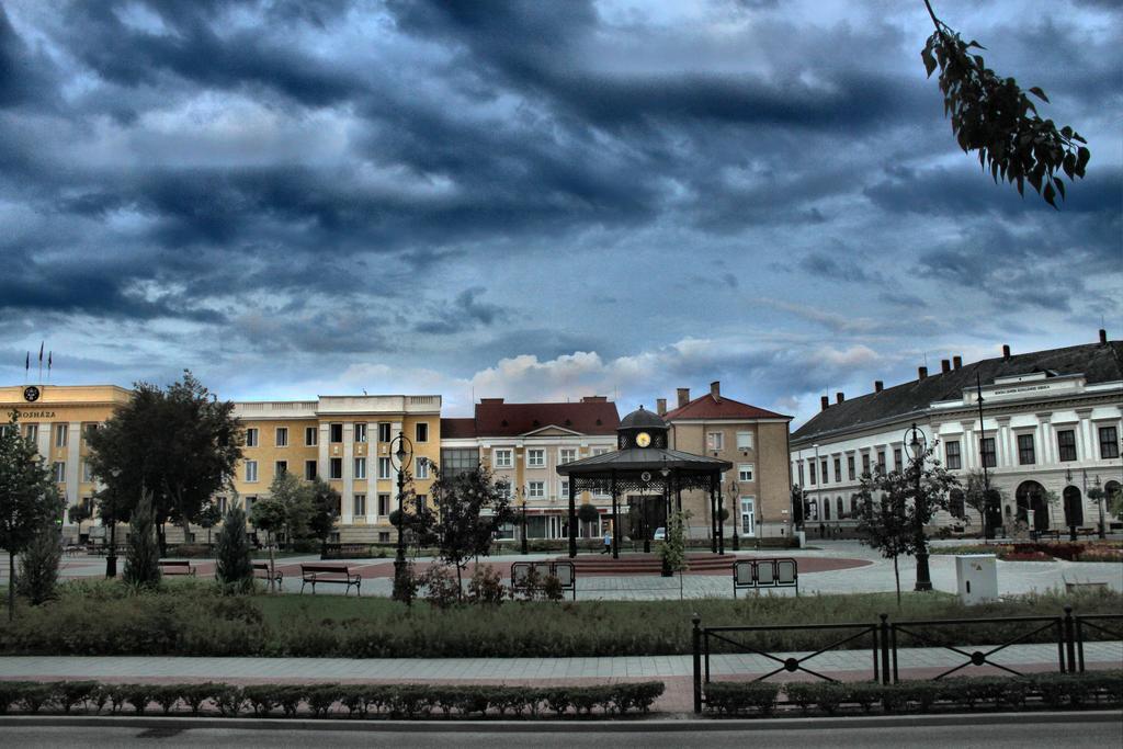 Hotel Central Nagykanizsa Exterior foto